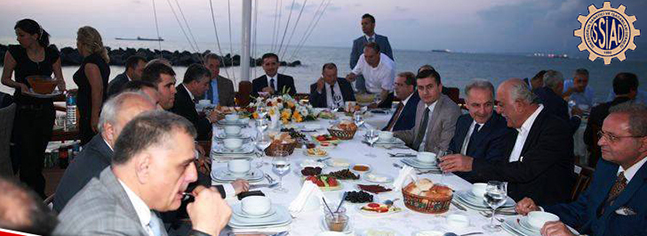 sorleri-issiad-iftarinda-bulustu-150645-f9bfff